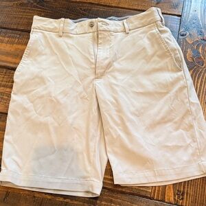 Walter Hagen Men's Khaki Flat Front Golf Shorts. Waist 30. Great condition!